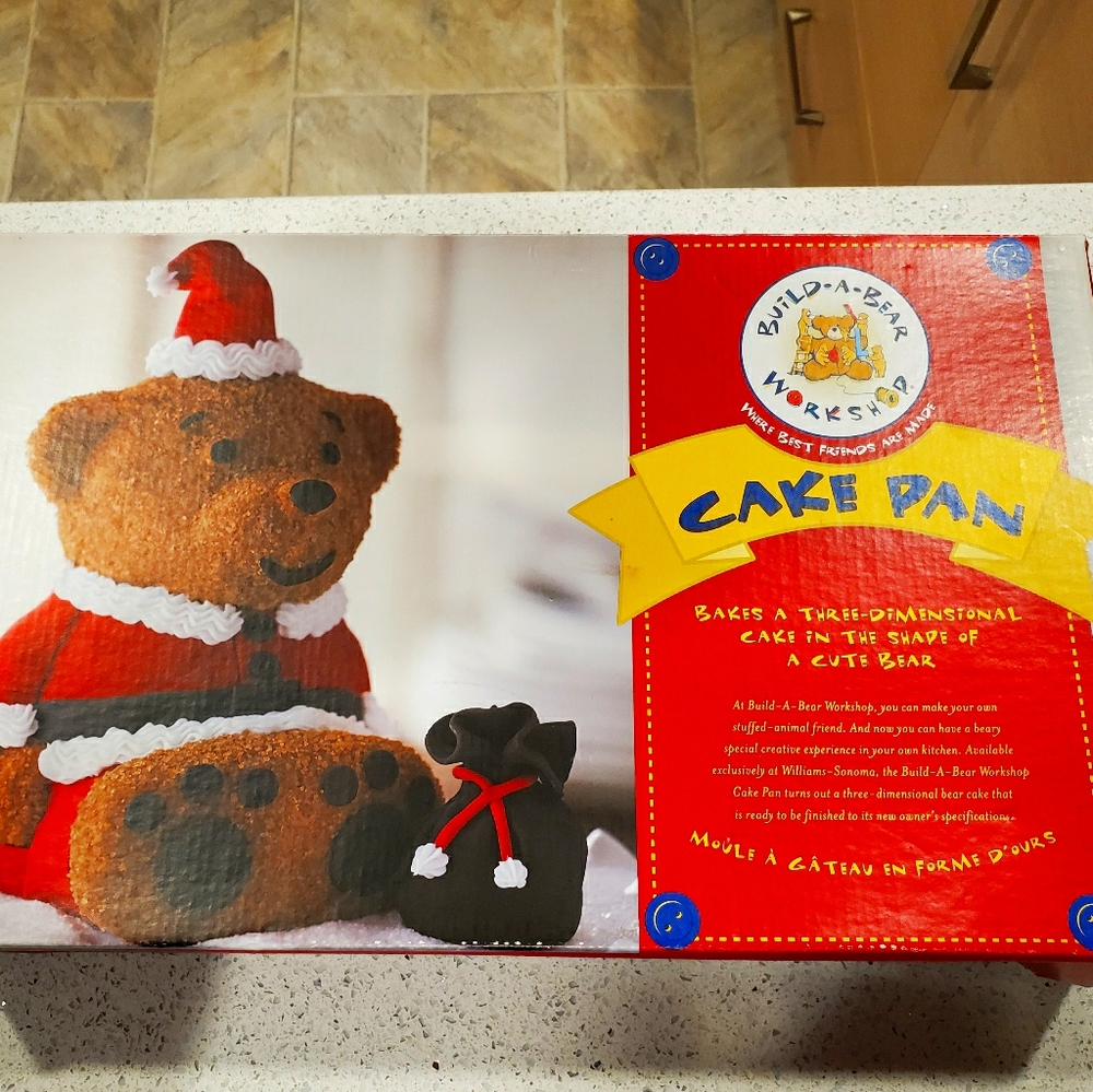 BUILD-A-BEAR - 3-dimensional Cake Pan - Picture 2 of 3